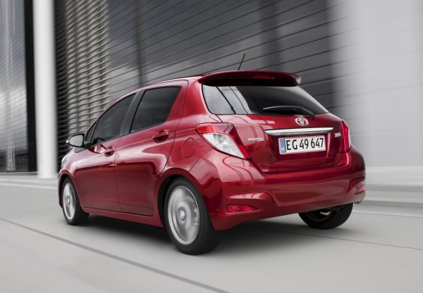Единиците след фейслифт от 2017 имат пакета Toyota Safety Sense като стандарт, а някои автомобили все още се възползват от удължената гаранция на японски производител. Поддръжката е изключително евтина, наред с други неща, защото при хибрида накладките се износват бавно благодарение на регенеративното спиране. 