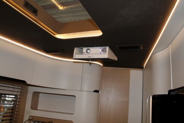 Knaus Tabbert Caravisio - концептуална каравана, вдъхновена от яхтите 