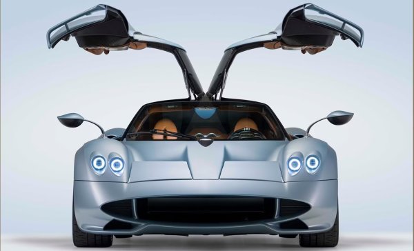 Двигател - 6,0-литров V12 с двоен турбокомпресор

Мощност - 840 к.с.

Въртящ момент - 1100 Нм

Максимална скорост - 350 км/ч