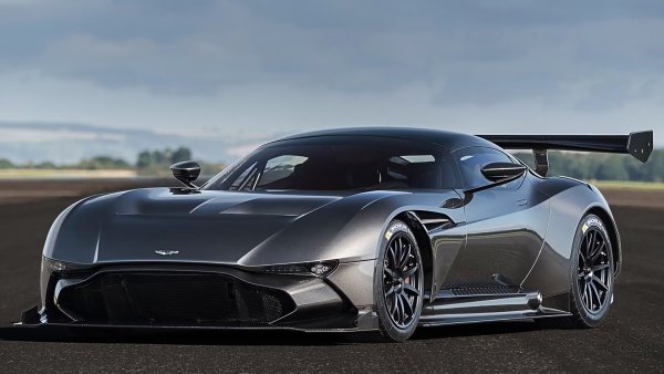 Двигател - 7,0-литров V12

Мощност - 831 к.с.

Въртящ момент - 780 Нм

Максимална скорост - 335 км/ч