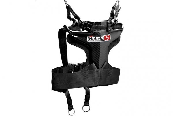 Те се наложиха първо сред мотоциклетистите, по обясними причини, но напоследък са изключително популярни и сред любителите на пистовото шофиране. Протекторите за врат подкрепят главата при големи странични натоварвания и осигуряват допълнителна сигурност при злополука. Закрепят се на раменете и кръста. Изборът е голям, а по-реномираните, като този Simpson Racong Hybrid S, струват по хиляда и повече долара. 
