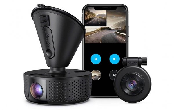 Доскоро те се използваха масово единствено в Русия, осигурявайки както доказателствен материал при застрахователни събития, така и клипчета с невъобразимо абсурдни ситуации в YouTube. Напоследък обаче видеорегистраторите си проправят път и другаде, защото ползата от тях е несъмнена. Този VAVA Dual има инфрачервено "зрение" и записва ясна картина дори и нощем, а Dual се отнася до втората камера, която снима купето отвътре. 
