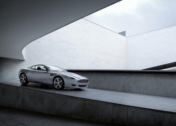 Aston Martin DB9
