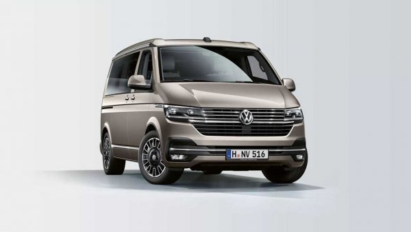 Списък с кемпери е немислил, без да се спомене бащата-основател на сегмента. Разбира се, това е Volkswagen California, който дебютира още през 60-те години на миналия век и досега си остава мечтата на тези, които пред хотелите предпочитат отдиха сред природата. Последното му поколение (T6.1) се предлага в 4 версии и струва най-малко 49 440 евро. Топ модификацията Coast Edition струва почти 20 бона отгоре. Широката гама двигатели с мощност от 110 до 198 сили и предлаганите варианти на трансмисията са един от големите му козове. Днес германският ван има почти всяка нова технология. В същото време е най-ниският в списъка - само 1,99 м. Това обаче не му пречи да приюти четирима - издигащият се (като при Marco Polo) покрив крие допълнителна спалня.