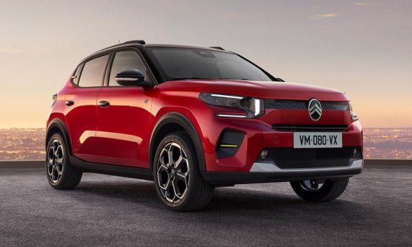 Новото поколение на С3 вече бе показано пред публика неотдавна, сега с него се задават и нов C3 Aircross, както и нова мека хибридна версия на С4. 
