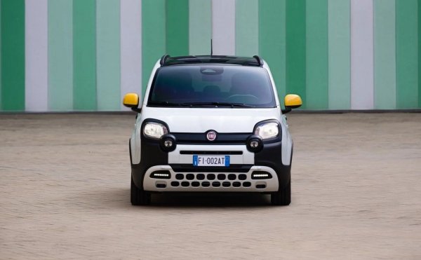 Италианската марка показа новата Pandina - на практика обновена версия на познатата ни Panda, за да отговори на новите европейски изисквания за електронните системи за подпомагане на водача и за киберсигурност. 
