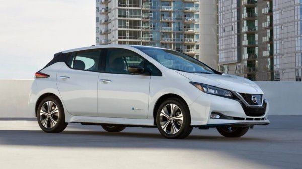 Дълги години Leaf бе най-продаваният електромобил в света, но сега положението се е променило. Все пак търсенето си остава постоянно - през ноември са регистрирани нови 2960 бройки. 
