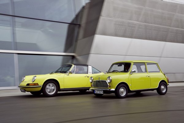 MINI поздрави Porsche за рождения му ден