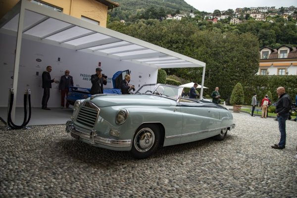 Създадена през 1900 в Милано, през първата половина на ХХ век Isotta е вероятно най-желаният автомобил в света, предпочитана марка на холивудските суперзвезди от епохата. След Втората световна война обаче компанията изпада в сериозни затруднения и тази 8C от 1948 e всъщност един от последните й модели. 
