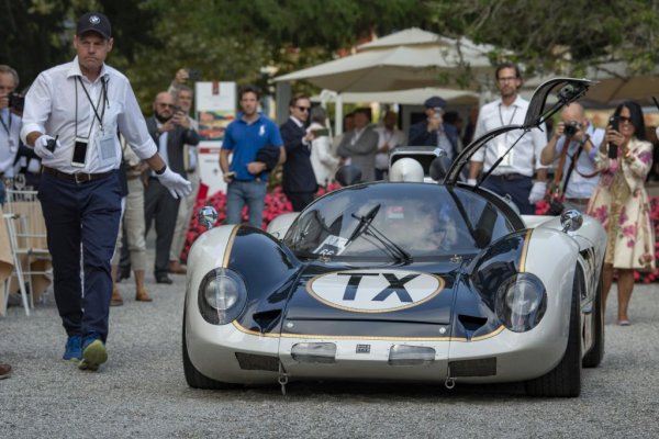 Трудно ще намерите по-екзотичен автомобил от този, създаден от Боб Маккий през 1968. Първо, той съществува само в два екземпляра. Второ, задвижва се не от обикновен двигател, а от газова турбина. 
