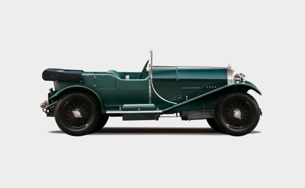 Каросерията е изработка на Vanden Plas, реномирания белгийски майстор на карети.