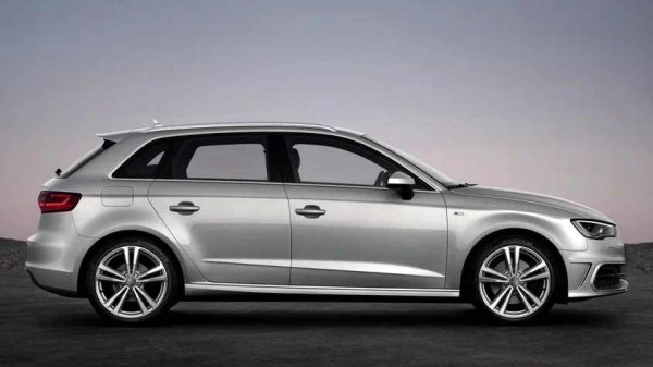 След 100-120 хиляди километра бензиновите турбо двигатели на A3 често губят мощност. При ускорение се чува непознато бръмчене и свистене, а двигателят не дърпа както преди - това е особено забележимо при изпреварване или изкачване по стръмен път.
