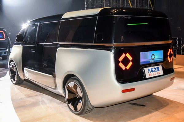 Напрежението на електрическата система е 600 волта, а от клемите могат да се получат 1000. Мощността на зареждане е 240 или 480 кВт, като за 10 минути се добавят 200 км към пробега. BM-400 има пробег от 420 или 530 км според стандарта NEDC, а BM-600 ще измине 600 км с едно зареждане. 