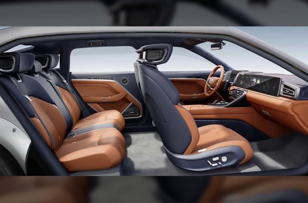 Автомобилът има 800-волтова електрическа система, а зарядното устройство е проектирано за 480 кВт. Това е първият автомобил с 4 лидара, а в салона му има хоризонтално ориентиран централен сензорен екран и плосък под. 