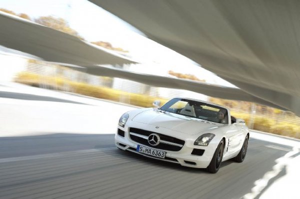  Mercedes-Benz SLS AMG Roadster