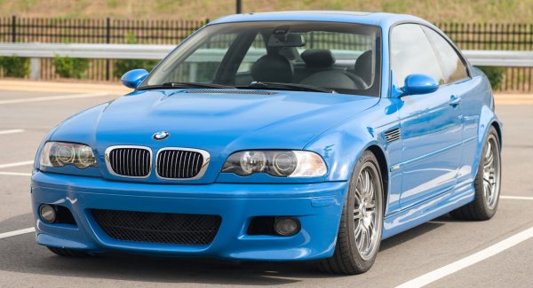 В днешно време BMW M3 E46 с малък пробег 2005 г. може да бъде страхотна покупка. Тази кола е любима на феновете на М-моделите на марката, като при нея всичко е идеално – от външния вид, до редовия 6-цилиндров двигател. Най-добрият вариант е купето с ръчни скорости, но преди да се сдобиете с такъв автомобили трябва да проверите за износени диференциали, ръжда под арките на калниците и проблеми в задното окачване.