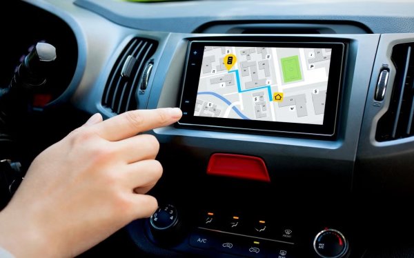 Една навигационна система е толкова добра, колкото и картите, които използва, за да дава указания завой по завой. Въпреки че някой, който купува превозно средство, трябва да може да приеме, че картите са актуални, но това не винаги е така
