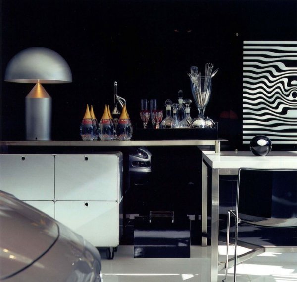 Съвременен гараж от Брунете Фракароли, съчетаващ атрактивна визия и максимална функционалност по уникален начин