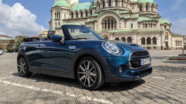 Дъщерната марка на BMW също се представя прилично, с 22% свиване спрямо 2019. Това й позволява за пръв път в историята да попадне в Топ 20 в Европа, изпреварвайки масови производители като Honda, Mitsubishi и Jeep. 
