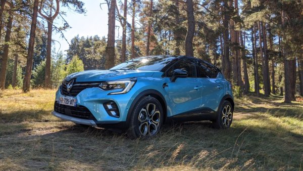 През летните месеци французите понаваксаха изоставането си през пролетта и на годишна база спадът при тях е под 31%, тоест под средното за пазара. Това увеличава пазарния им дял с една десета, до 7.6%. 
