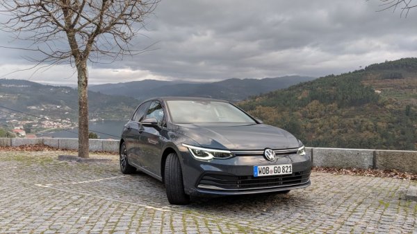 Германският гигант е продал с над 300 000 автомобила по-малко от миналата година, което е спад от 32.6%. Изоставането намалява през август покрай позакъснелите пазарни дебюти на ID.3 и новия Golf VIII. Пазарният дял е 11.6%.

