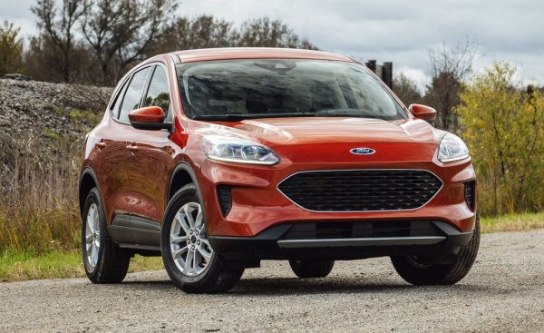 Името може и да ви е непознато, но не и видът - това е всъщност американската разновидност на Ford Kuga, произвеждана в Кентъки. През 2020 обаче търсенето за нея спадна с внушителните 26%. Преди година в Топ 20 бе и Fusion, американската версия на Mondeo, но сега тя изобщо не присъства в класацията, макар че производството ще продължи до тази пролет. 
