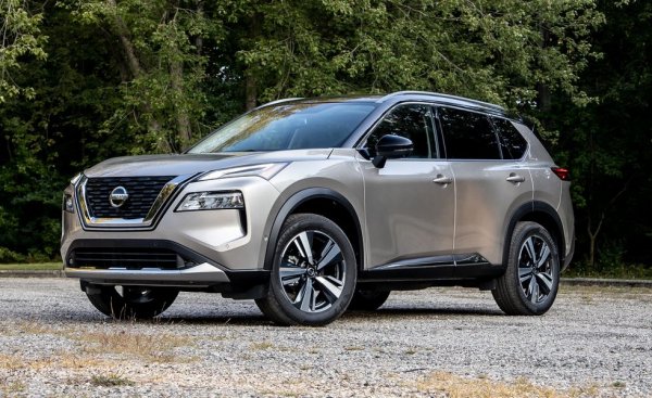 Ако не броим дребните разлики в дизайна, това е всъщност X-Trail. В предишни години имаше дори моменти, когато това бе най-продаваният модел извън пикапите в САЩ. Но през 2020 продажбите спаднаха с тревожните 35%. 
Седаните Altima и Sentra, които до миналата година неизменно бяха в Топ 20, са изпаднали от класацията. 
