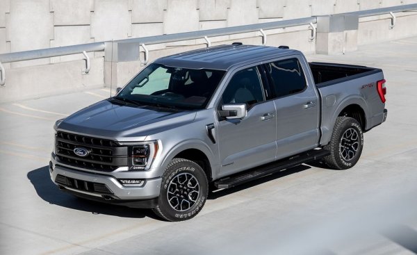 Дори и 12-те процента спад през 2020 не успяха да отворят пукнатина в пълната доминация на F-150 и производните му на щатския пазар. 
