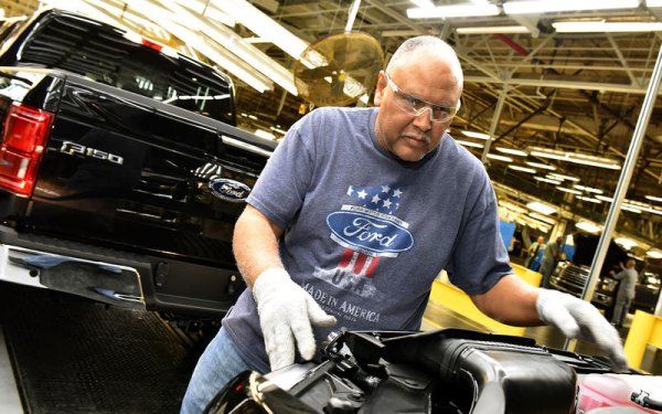 Фабриката в Канзас Сити се намира в Клейкомо (Мисури), на около 17 километра северно от градчето, чието име носи. Това е мястото, където Ford произвежда много от своите пикапи F-Series. Това е най-продаваният модел в САЩ, така че големите обеми са напълно очаквани. 

В завода работят над 7000 души, като той заема площ от 1270 акра. Тя се е увеличила двойно от 1956 г., когато предприятието започва да произвежда &bdquo;граждански превозни средства&ldquo;. Преди това заводът е сглобявал военни машини, а сега прави и Ford Transit за вътрешния пазар.