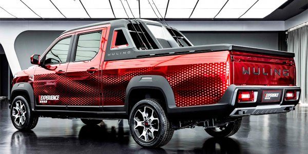 Wuling Journey също получава специална версия с пластмасови елементи по каросерията и офроуд колела. Също така производителят е готов да предостави няколко конфигурации на товарното отделение и възможност за поставяне на хардтоп. Петместният Wuling Journey е оборудван с 1,5-литров атмосферен четирицилиндров двигател с 99 к.с.