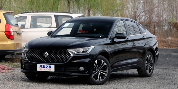 Китайската марка Baojun се активизира напоследък, показвайки редица нови технологични автомобили. Последната премиера се състоя в края на 2020 година, като това е седан-купе-кросоувър Baojun RC-6. Звучи странно, но това определение му беше дадено от китайските автомобилни журналисти.