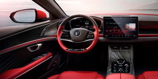 Мощността на двигателя на версията със задвижване на задните колела е 223 к.с., като пробегът на тази модификация е 605 кч. Мощността на версията със задвижване на всички колела е 494 к.с., но тя изминава по-малко - 550 км.