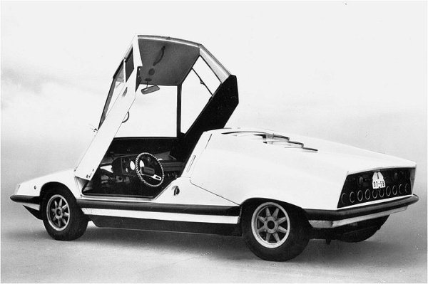 Отличен пример е Skoda 110 Super Sport. Представена по време на автомобилния салон в Брюксел през 1972, това е съвсем модерна за времето си спортна кола, с толкова актуалните за епохата прибиращи се фарове. Но мястото й в историята е гарантирано след това, когато е доработена от носителя на "Оскар" Теодор Пиштек и участва в култовия филм Ferat Vampire.
