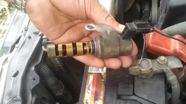 Повишаване на шума на силовия агрегат предизвиква също излизането от строя или неправилната работа на датчиците на електронната система за управление на налягането в двигателя. Като цяло, сривовете в електрическите системи, свързани със задвижващия агрегат, също може да причинят по-силен звук от него. Затова е добре при всяко увеличение на шума от мотора да се посети сервиз, където причините може да бъдат по-бързо установени и съответно отстранени, преди да е станало късно.