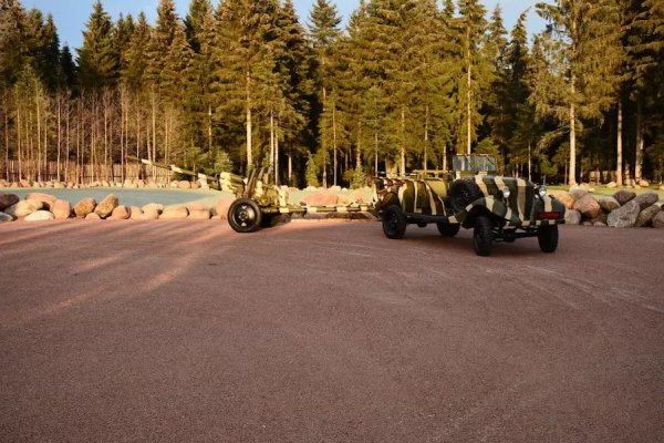 В описанието на модела се посочва, че този екземпляр е единственият автомобил от тази модификация в света. Неговото основно предназначение е транспортирането на противотанкови оръдия.