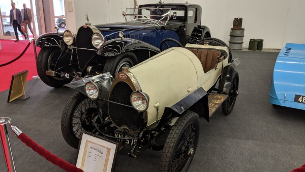 Една много специална версия на Type 35, създадена от Bugatti за участие в легендарното състезание "Тарга Флорио" в Сицилия. Обемът на двигателя е увеличен до 2.3 литра, но за жалост броени месеци по-късно правилникът е променен, забранявайки двигателите над 2 литра, и затова 35Т остава само с 13 произведени бройки.
