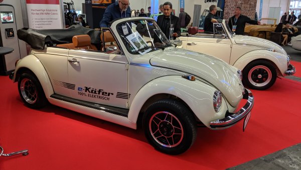 Миналото среща бъдещето. Компанията е-Classics превръща стари "костенурки" в електромобили, давайки им максимален пробег от 200 км с едно зареждане.
