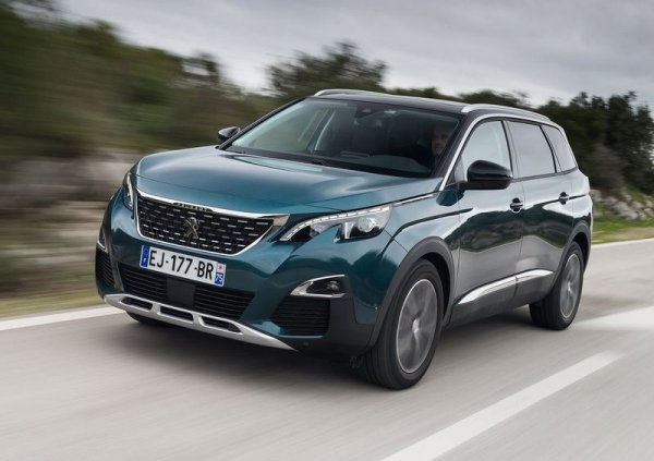 Този модел съчетава многофункционалността на MPV с външния вид на SUV, управлява се лесно, справя се отлично на пътя, а и цените му са добри. Като добавите прекрасния интериора, получавате най-добрия автомобил в този клас. Всъщност, Peugeot 5008 е избран от WhatCar? за най-добър голям SUV на 2019 г.