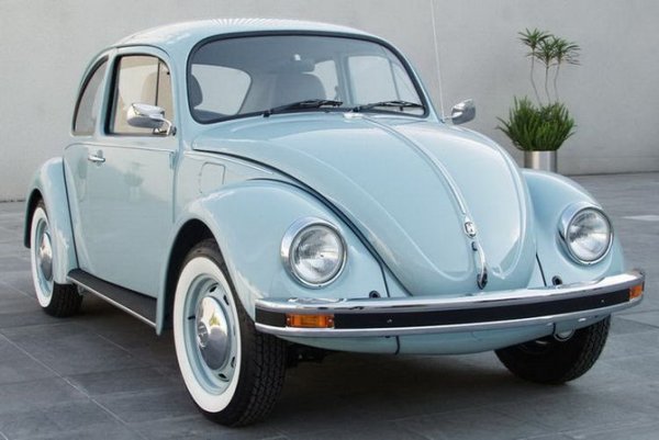 Двигателят тип "боксер" с въздушно охлаждане Type 1, създаден за първия Volkswagen Beetle, се използва на този модел, както и на други автомобили на марката VW. През 1938 г. той има обем от 985 кубика и мощност 24 к.с. Този двигател се прави до 2003 г. в Мексико, докато спира производство на самия VW Beetle. През годините той еволюира до обем от 1,6 л и развива 50 к.с. Двигателят се използва в следните модели: Volkswagen 1500/1600, 411/412, Karmann Ghia, Type 1 (Beetle), Type 2 (Kombi/Microbus/Transporter).