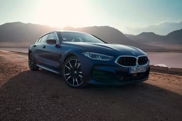 BMW се присъединява към редиците на луксозните спортни седани с 8-Series Gran Coupe. Този модел не е толкова луксозен като Maybach, но има с какво да се похвали. Базовото 840i Gran Coupe идва с 3.0-литров twin-turbo редови шестцилиндров двигател, който развива 355 к.с. M850i xDrive разчита на 4.4L twin-turbo V8 с 525 к.с., а на върха е M8 Competition, който има същия 4.4L, напомпан 625 к.с. 

Стандартният 840i разполага със стандартен четиризонов климатик, безжична връзка със смартфоните и още редица функции и екстри, присъщи за луксозните модели от най-висок клас.
