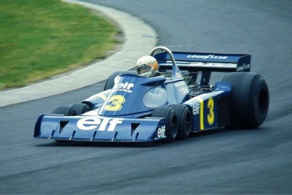 Това е без съмнение една от най-странните коли в историята на Формула 1 със своите гигантски задни колела и два чифта миниатюрни предни. Дори и за 70-те години, епоха на всякакви налудничави гледки, това бе шокираща кола. Дебютира в шампионата през 1976, като теорията бе, че двата чифта предни колела ще намалят недозавиването и ще подобрят сцеплението. В Гран при на Швеция двата болида на "Тирел", управлявани от Джоди Шектър и Патрик Депайе, завършиха първи и втори, изпреварвайки Лауда с "Ферари". Но Шектър по-късно си призна, че колата била "пълен боклук".
