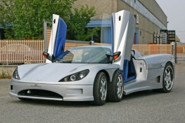 Тази машина, появила се през 2004, на свой ред е вдъхновена от Panther 6. Двигателят тук е доста по-съвременен - 4.2-литров V8 от Audi с 440 конски сили. Като добавим към това доста ниското тегло (1200 кг), става ясно защо на Фестивала на скоростта в Гудууд прототипът скри шапката на доста конвенционални суперколи. Не е известно колко бройки са били построени и колко съществуват до днес.
