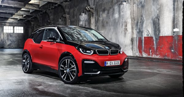 "С повторното използване на материали се понижават не само емисиите, но и много индиректни ефекти. Намаляват рисковете по снабдяването, политическите и екологичните рискове. Ето ви още едно число: трябва да преместите 300 килограма земна маса, за да добиете само един килограм мед. Високият дял на рециклираните материали спестява всичко това. В нашите автомобили използваме около 50% рециклирана мед". 
