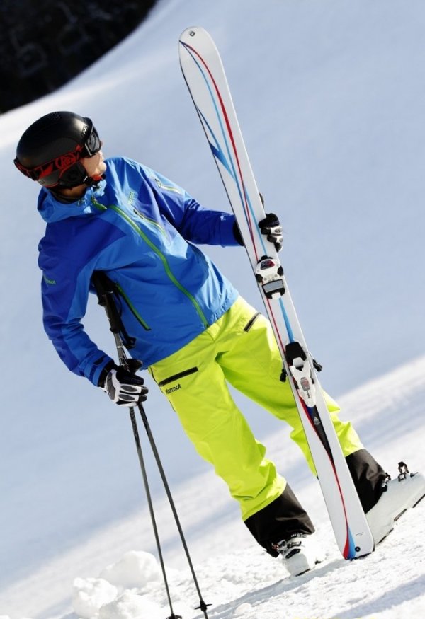 <p><em>Големите автомобилните компании предлагат алтернатива за зимата</em><br />   <span class="rest"><b style=""><br /></b></span><span class="rest"><b style=""><span lang="EN-US" style="">BMW<br /><br />... </span></b></span><span class="rest"> За сметка на това обаче, през този сезон </span><span class="rest"><span lang="EN-US" style="">BMW се "съюзи" с фирмата </span></span>K2 и пусна на пазара уникални ски. Те се произвеждат в къса серия от само 500 чифта, но към момента цената им не е известна. <span class="rest"><b style=""><span lang="EN-US" style=""><br /></span></b></span></p>