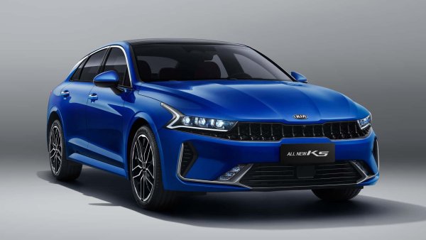 Kia подобри степента си на изтегляне донякъде през 2025, регистрирайки 982,346 автомобила, които се нуждаеха от фиксиране в сравнение с 1,2 милиона година по-рано. Корейската марка записа 13 изтегляни, като най-голямото засегнати 250 000 бройки от седана К5 от моделните години 2021 до 2024.

В случая контролните клапани очевидно могат да пуснат въздух в резервоара за гориво, което го кара да се разширява, да се топи и да представлява риск от пожар. 
