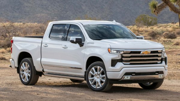 General Motors успя да избегне присъединяването към клуба "милион изтеглени автомобили" през 2025, но с 998 260 превозни средства беше съвсем близо. По-голямата част от проблемите на американския концерн се дължи на сервизната акция на 6,2-литровия L87 V8.

Това засегна 600 000 Cadillac Escalade, Chevy Silverado, Suburban, Tahoe, GMC Sierrа и Yukon, като се дължеше на дефектни "свързващи пръти и / или компоненти на двигателя на коляновия вал", които могат да доведат до катастрофална повреда на двигателя.
