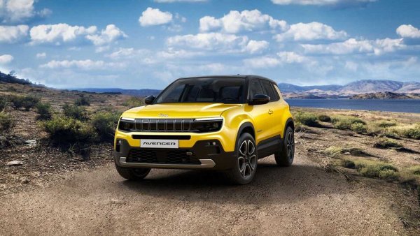 Третото място е за Jeep Avenger, който вече спечели една важна награда - &bdquo;Автомобил на годината в Европа&ldquo;. Той се предлага с богат и модерен интериор, като на три от пазарите в Европа ще получи и версия с бензинов двигател - 100 HP 1.2 PureTech. Задвижването в случая е към предните колела, а скоростната кутия &ndash; 6-степенна механична.

Разбира се, по-голям интерес предизвиква електрически вариант, при който пробегът е около 400 км. Той е и доста по-скъпият, като цените му започват от 37 900 евро, докато бензиновата версия стартира от 24 300 евро.