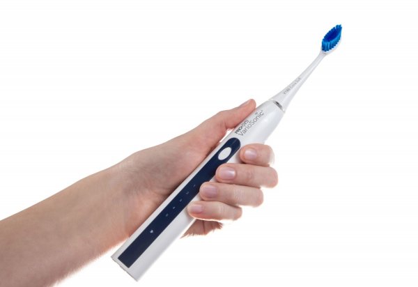 Ето това е истинска находка: с консумацията на електрическа четка от едва 0,3 kWh на година, Ioniq би могъл да поддържа зъбите ви бели и чисти в продължение на два века и половина&hellip;