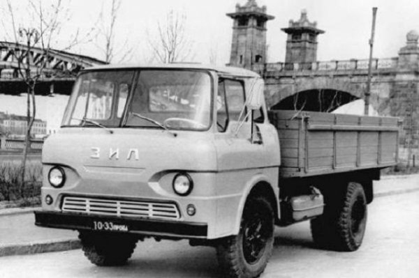 <p>Прототипите на руското автомобилостроене<br /><br />ЗИЛ Е169А от 1964 г</p>