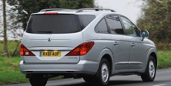 Без значение колко смисъл може да има на родния пазар в Южна Корея, дизайнът на първото поколение на SsangYong Rodius MPV предизвика ужас, когато пристигна в Европа. Всички се съгласиха, че е много странно - не колкото Pontiac Aztek, но не е далеч. Всъщност Rodius беше доста чувствителна покупка, тъй като имаше първоначално вътрешно пространство и струваше много малко. Но се помни главно защото изглеждаше странно.